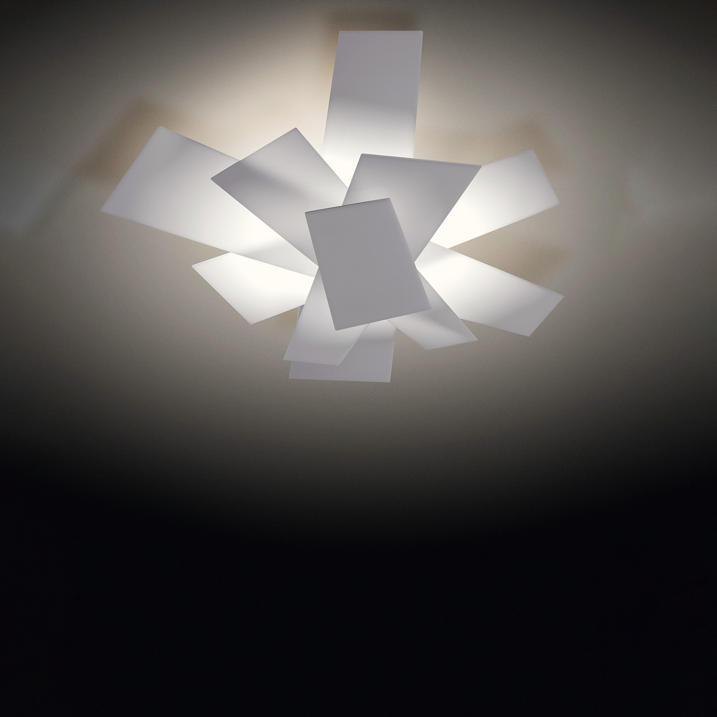 Foscarini Big Bang – Φωτιστικό οροφής/τοίχου σε λευκό methacrylate, διαστάσεων 79x66x59 cm, design Enrico Franzolini