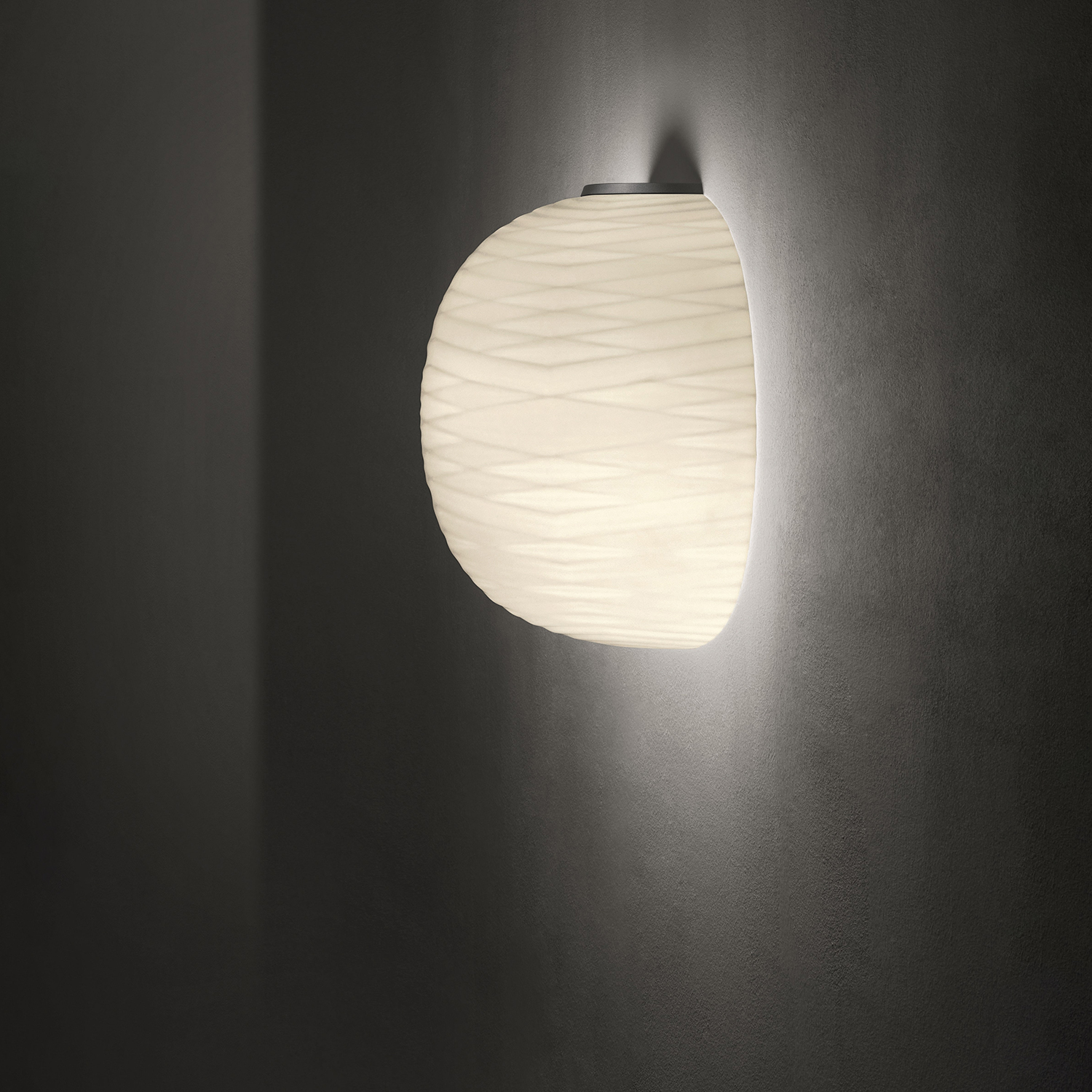 Foscarini Gem Semi – Απλίκα τοίχου Murano 42,5x39,5x21 cm με «κομμένο» γυαλί, διαθέσιμη σε λευκό, μαύρο ή χρυσό στέλεχος