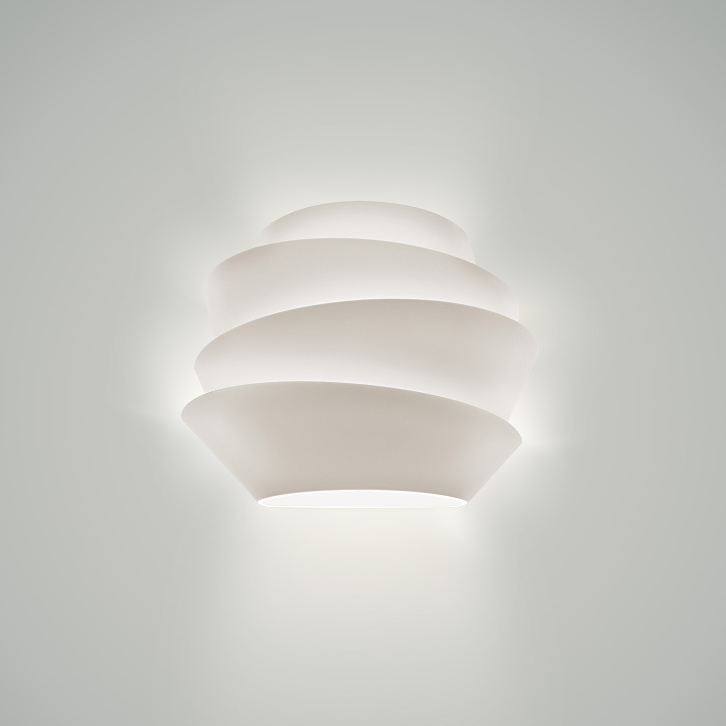 Foscarini Le Soleil Wall – Απλίκα LED 17,5W (37x29x14 cm) με ακανόνιστες ζώνες πολυανθρακικού, design Vicente Garcia Jimenez