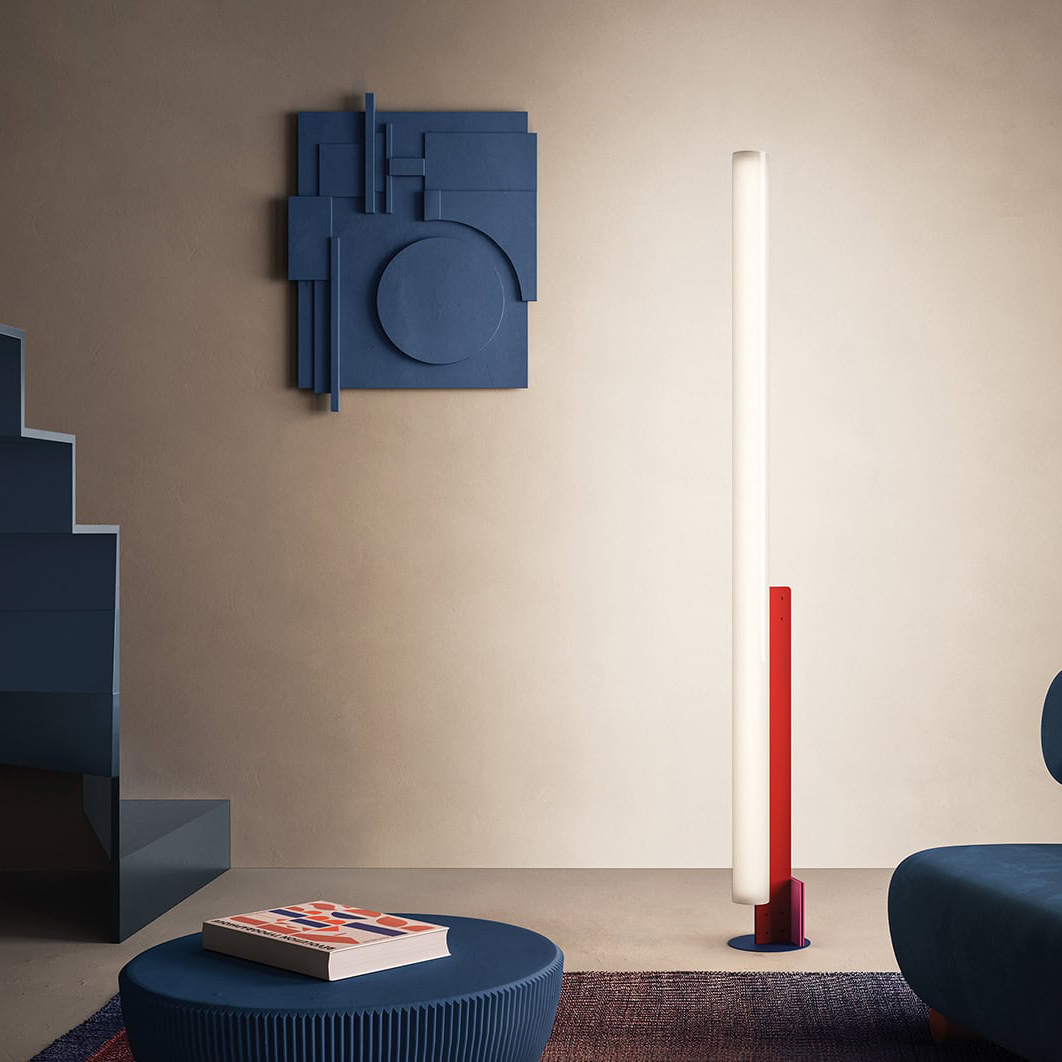 Φωτιστικό δαπέδου KDLN Model T με σωληνωτό LED diffuser και minimal μεταλλική βάση