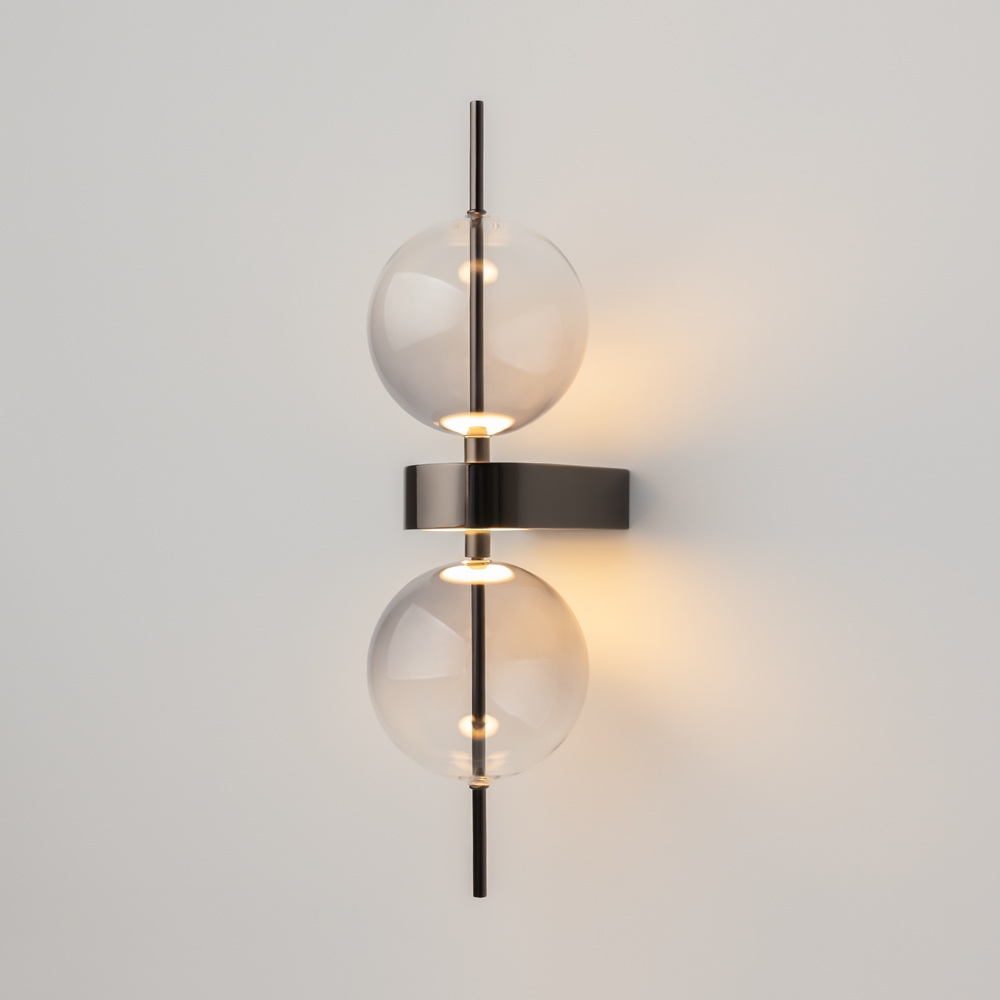 Maytoni Double Moon design απλίκα τοίχου με δύο γυάλινες σφαίρες και μαύρο μεταλλικό σκελετό