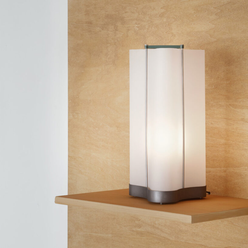 Nemo Lampe Cabanon επιτραπέζιο φωτιστικό Le Corbusier με ριζόχαρτο αμπαζούρ