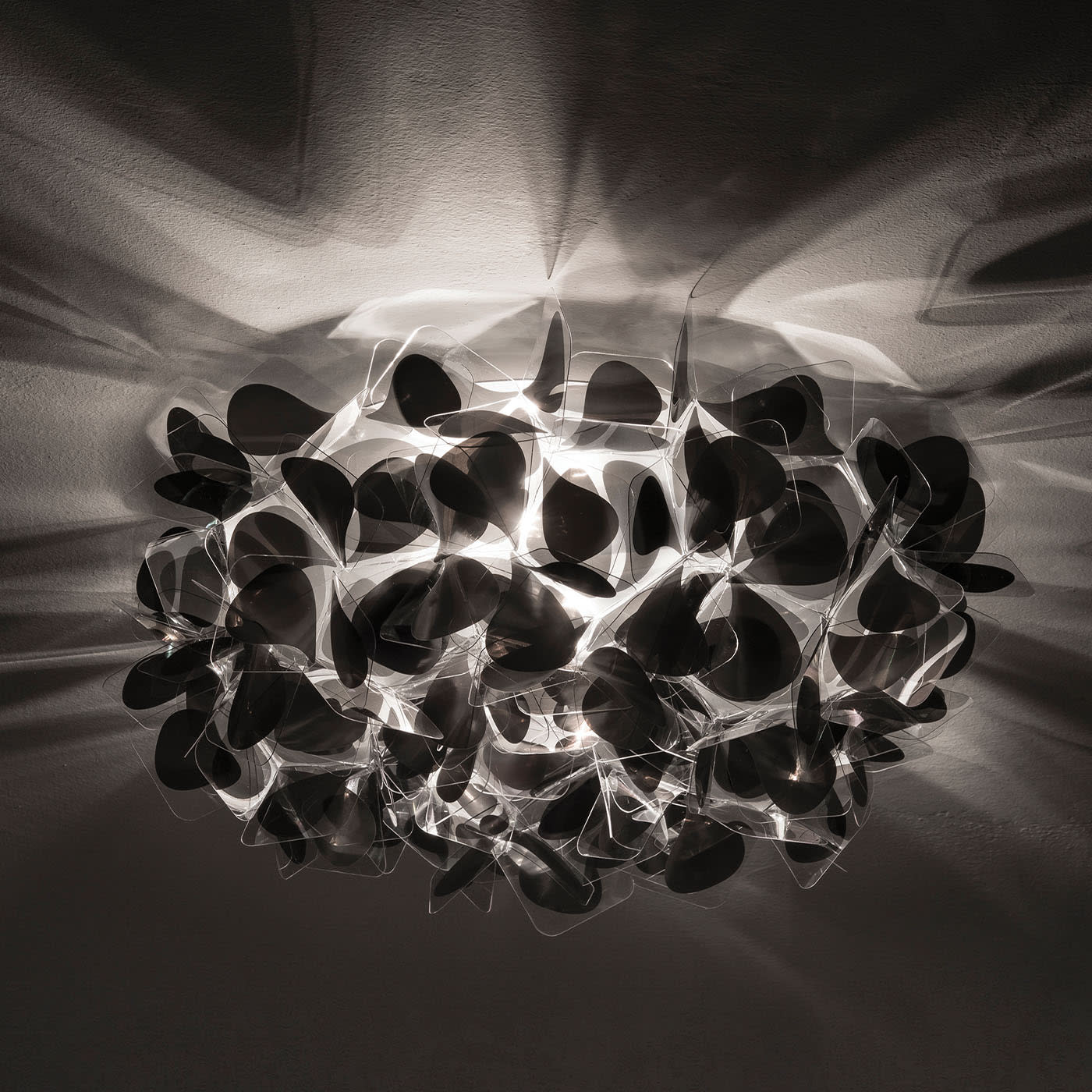 Slamp Clizia Mama Non Mama Medium Black – Μαύρο φωτιστικό οροφής/τοίχου με black-leaf πέταλα