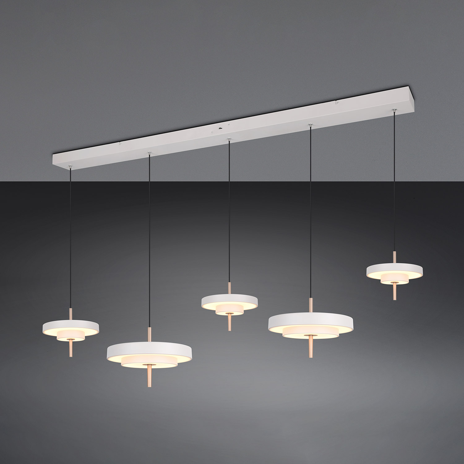Κρεμαστό φωτιστικό ράγας TRIO Keaton Grey Track-5 S με πέντε LED φωτιστικά warm grey και ζεστές μεταλλικές λεπτομέρειες για τραπεζαρία και νησίδα κουζίνας